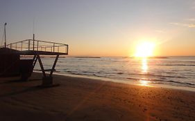 Frixos Suites Hotel Apartments
